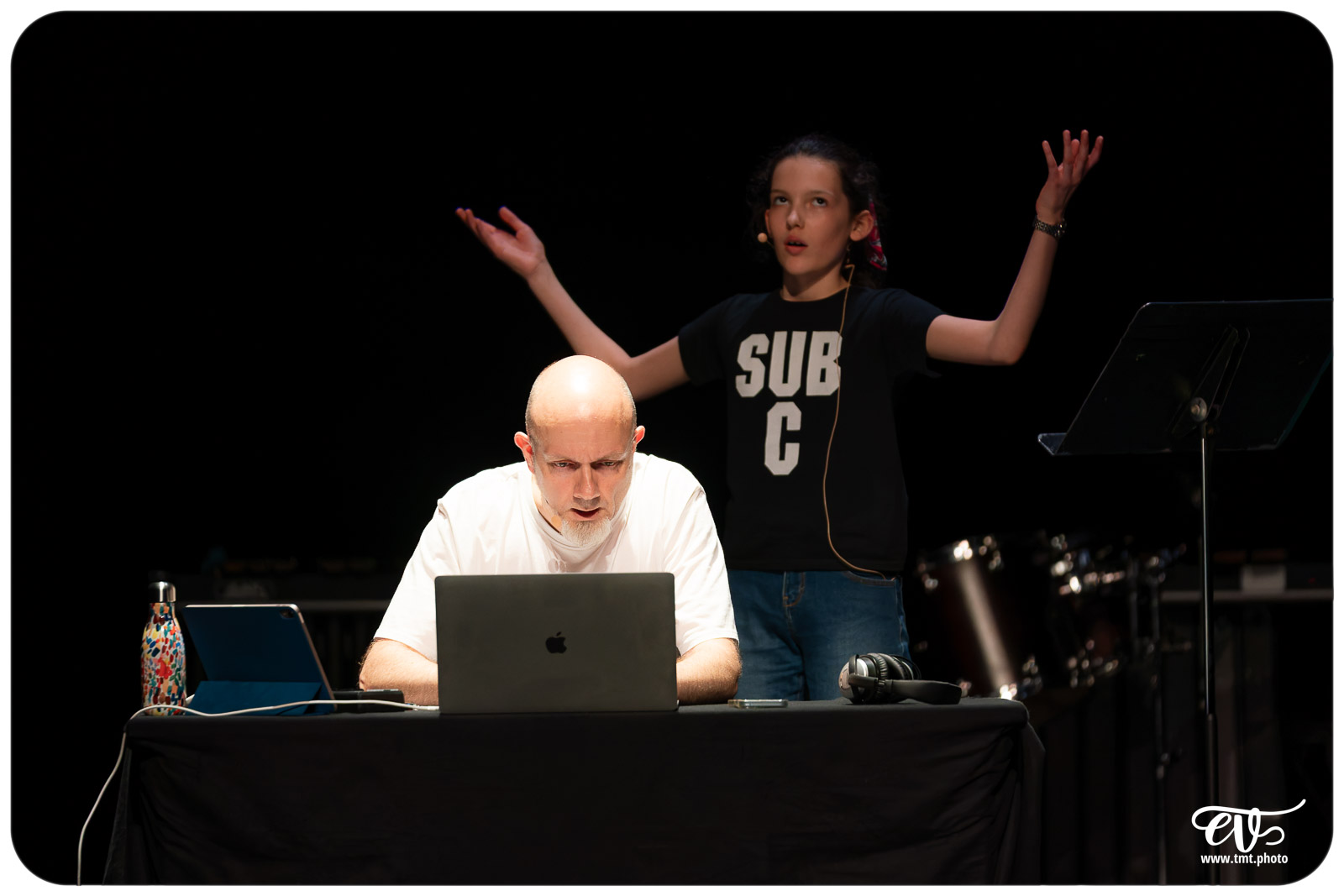 L'HUMOUR DENOTE (ELEVES EMMDH & CEDRIC GOUBERT)